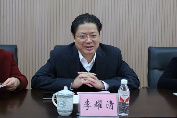 柳州银行党委书记,董事长李耀清率队到金投集团座谈交流